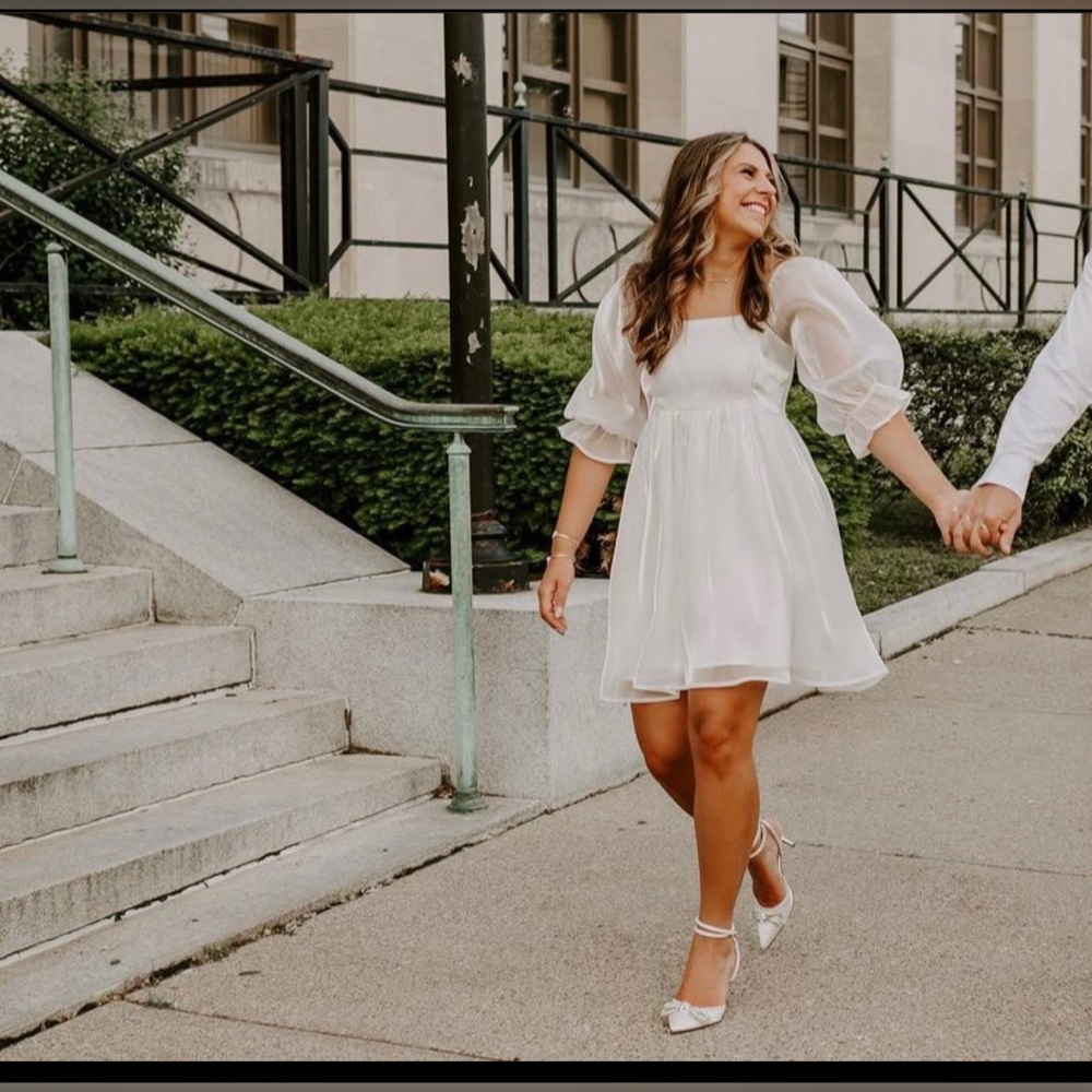 White puff sleeve dress